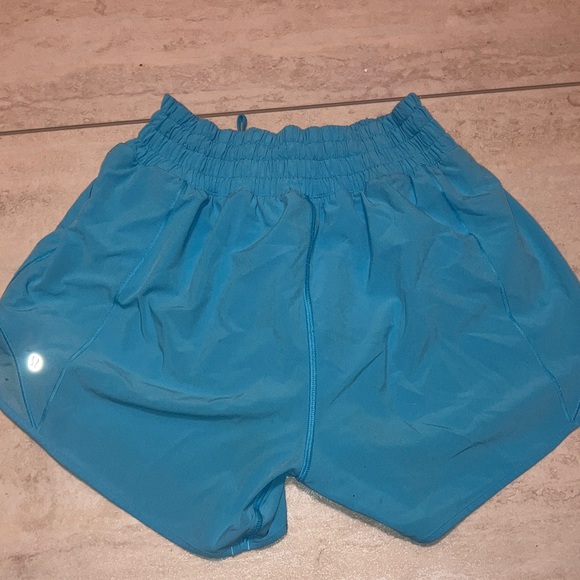 Women's Lululemon Hotty hot shorts - Picture 4 of 5